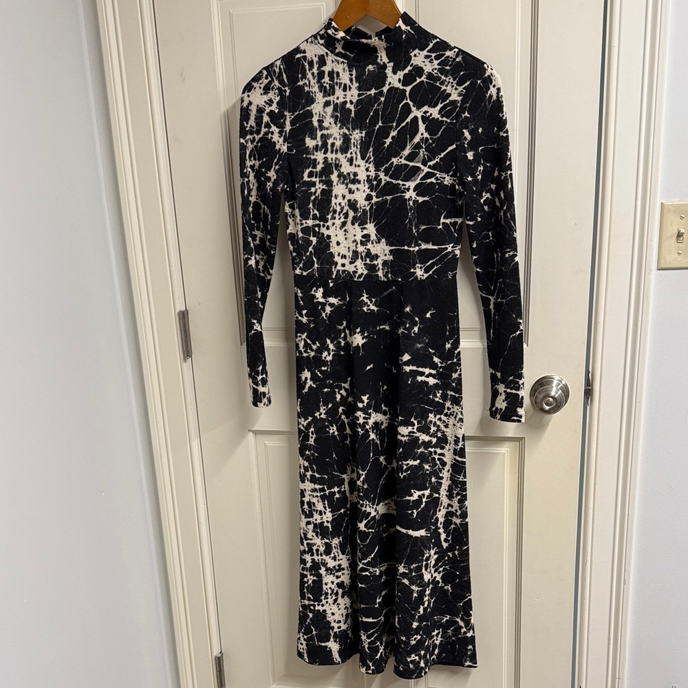 Elegant Black and White Long Sleeve Dress